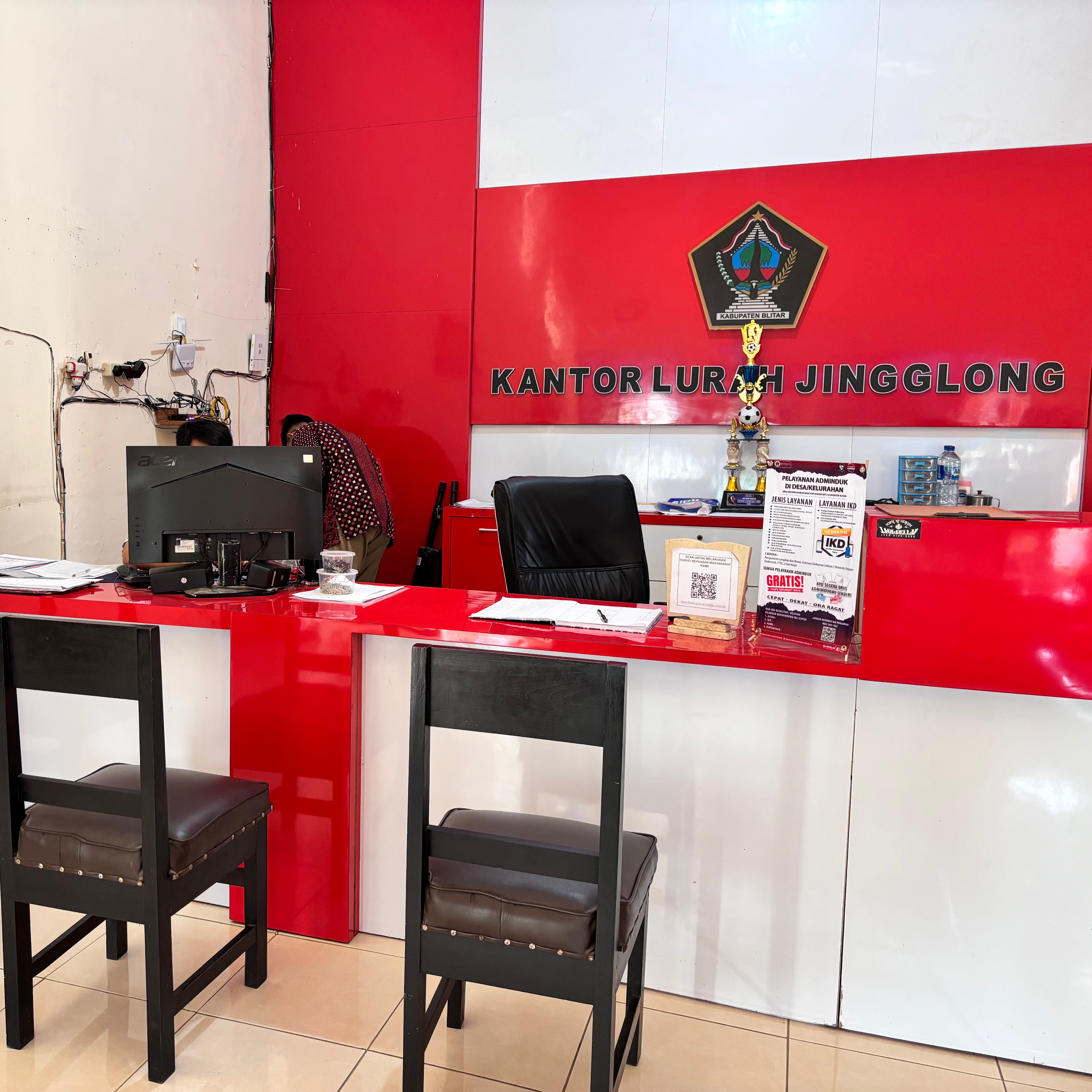 Layanan administrasi Kelurahan Jingglong