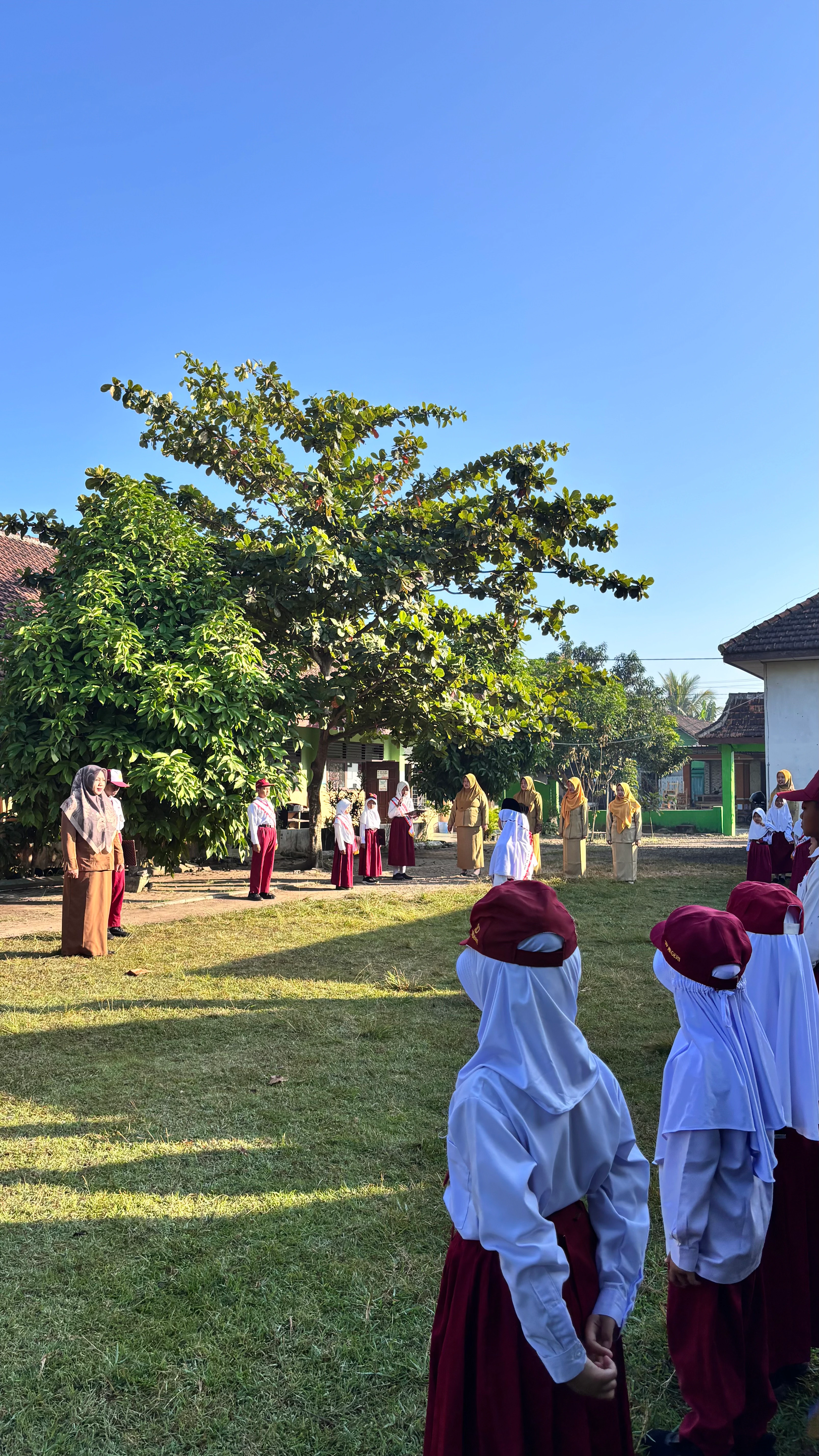 Foto Upacara Bendera di SDN 3 Jingglong